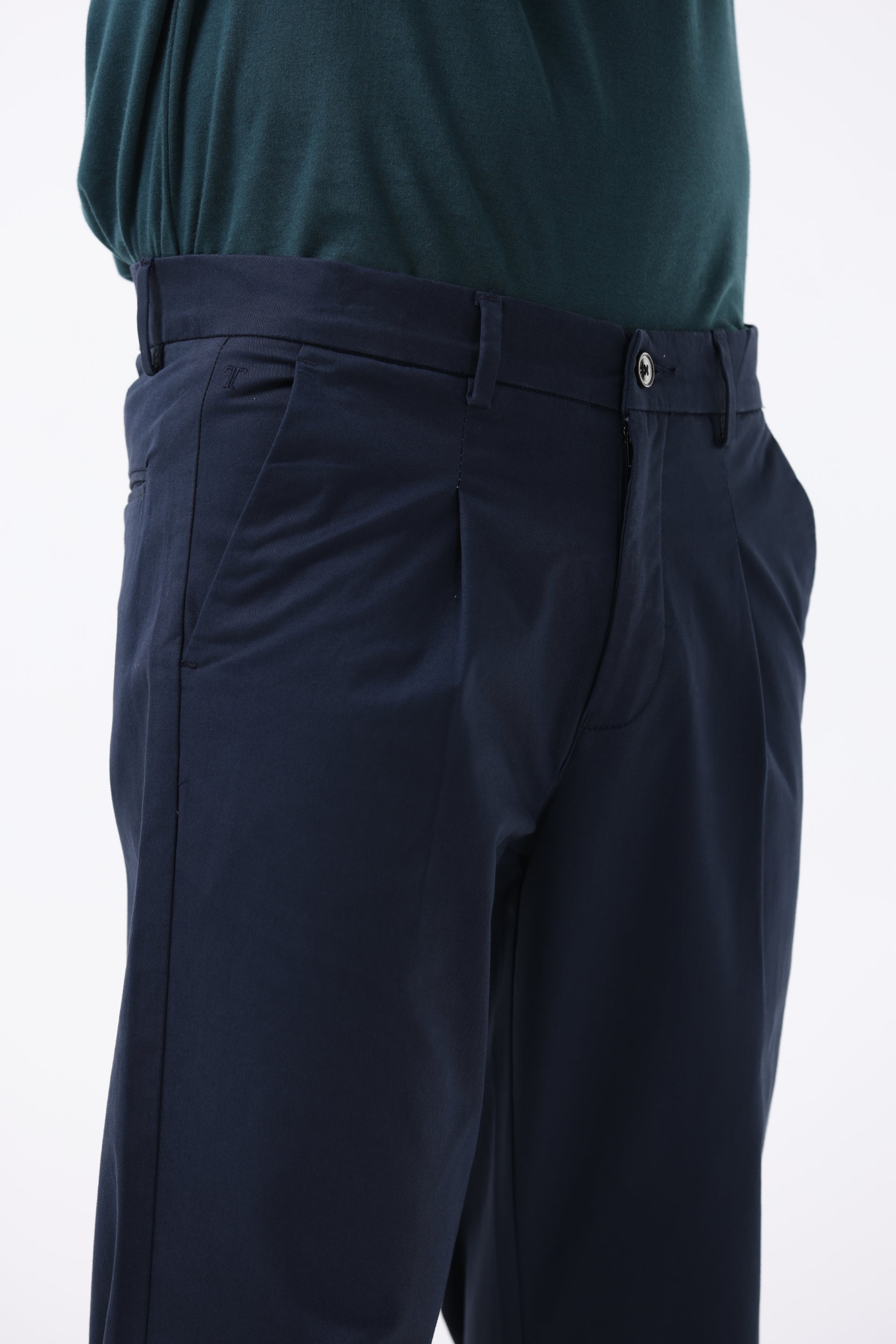 ESSENTIAL PLEATED FINE TWILL PANTS IN NAVY