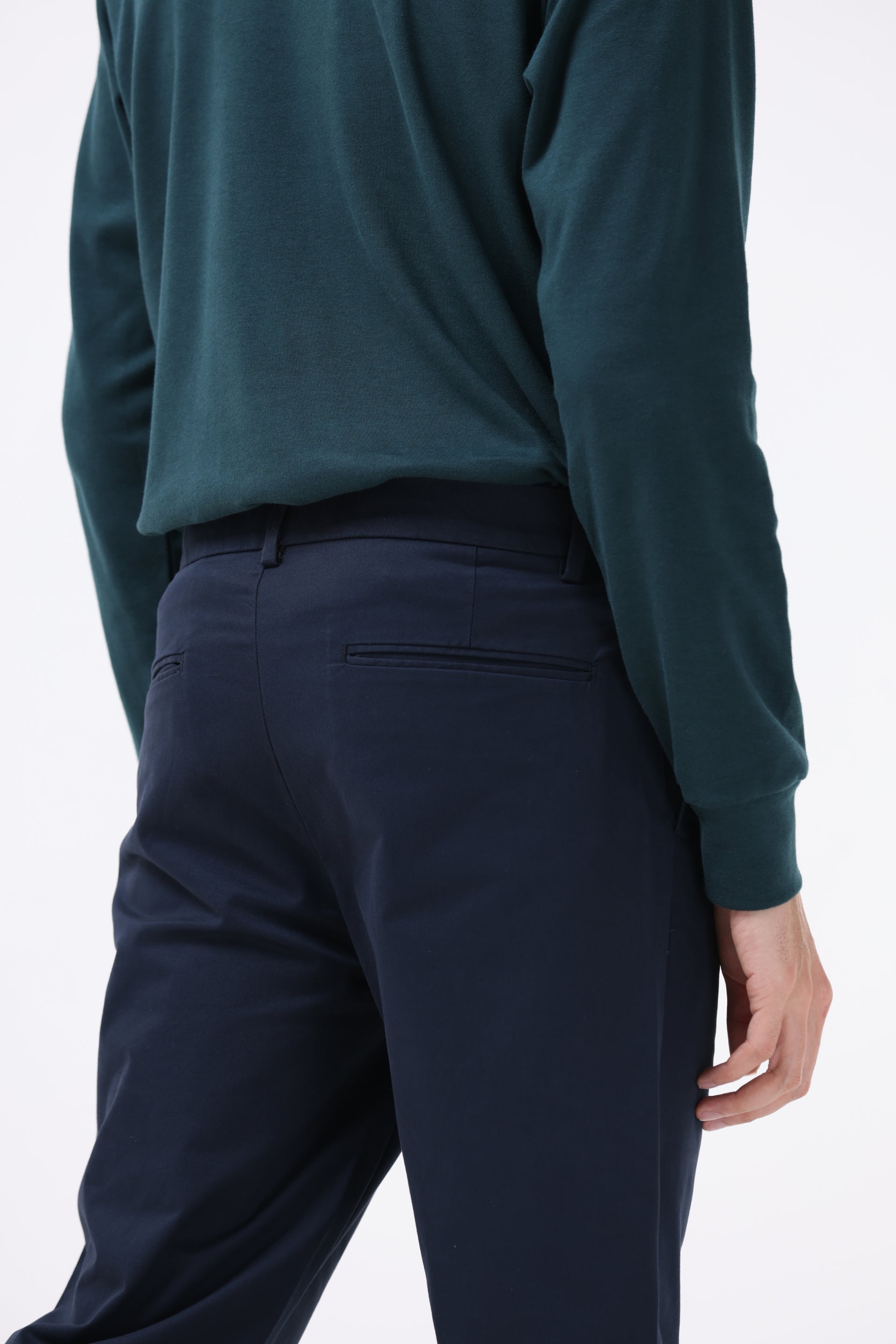 ESSENTIAL PLEATED FINE TWILL PANTS IN NAVY