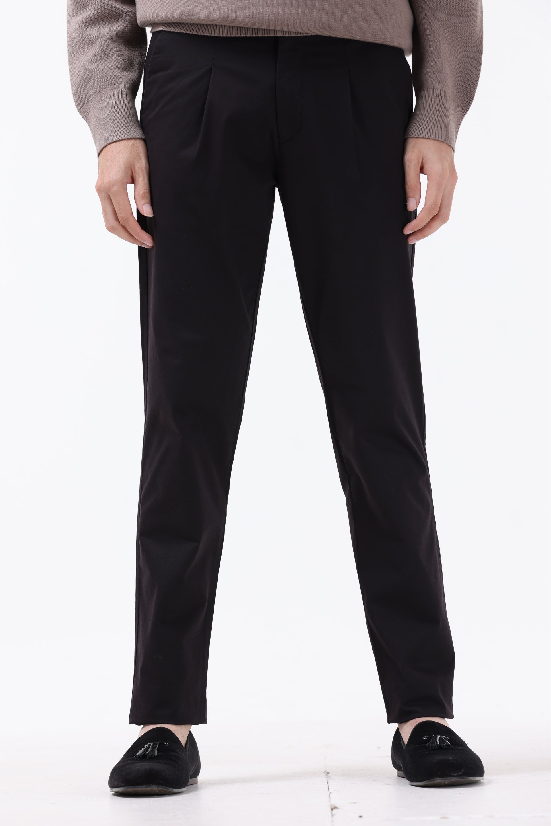 ESSENTIAL PLEATED FINE TWILL PANTS IN BLACK