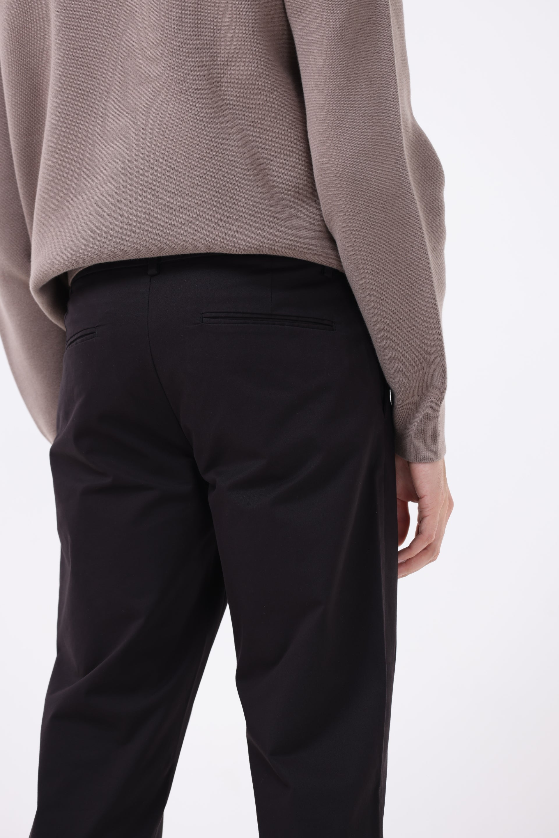 ESSENTIAL PLEATED FINE TWILL PANTS IN BLACK