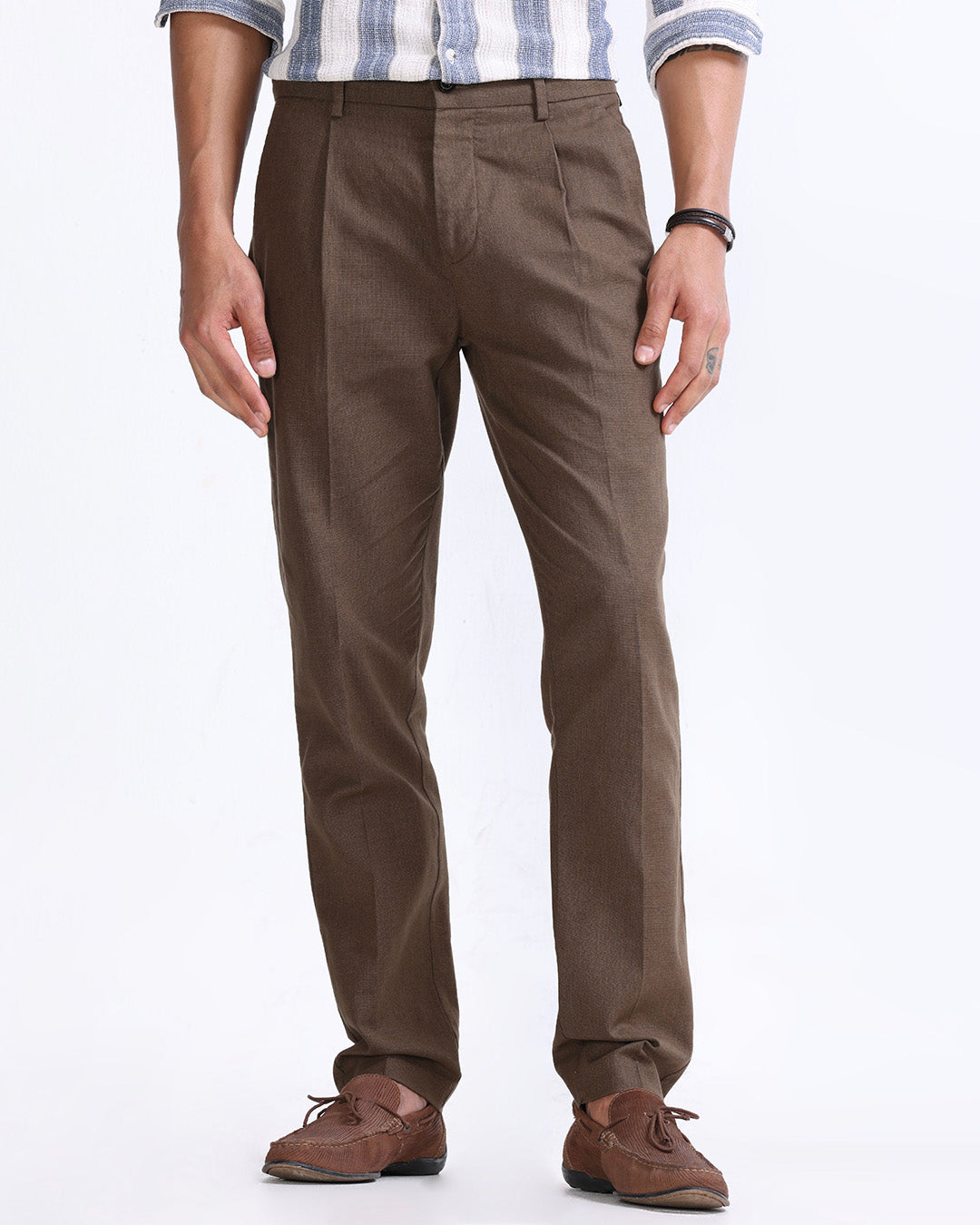 Raw Slub Pleated Trouser In Fur Brown