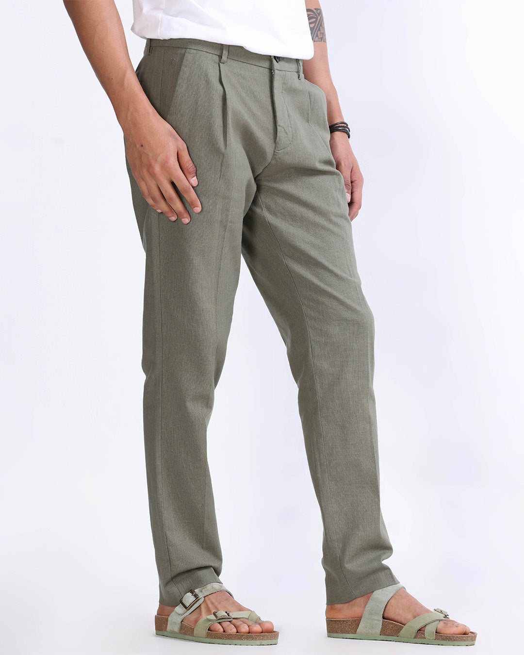 Raw Slub Pleated Trouser In Pine Olive