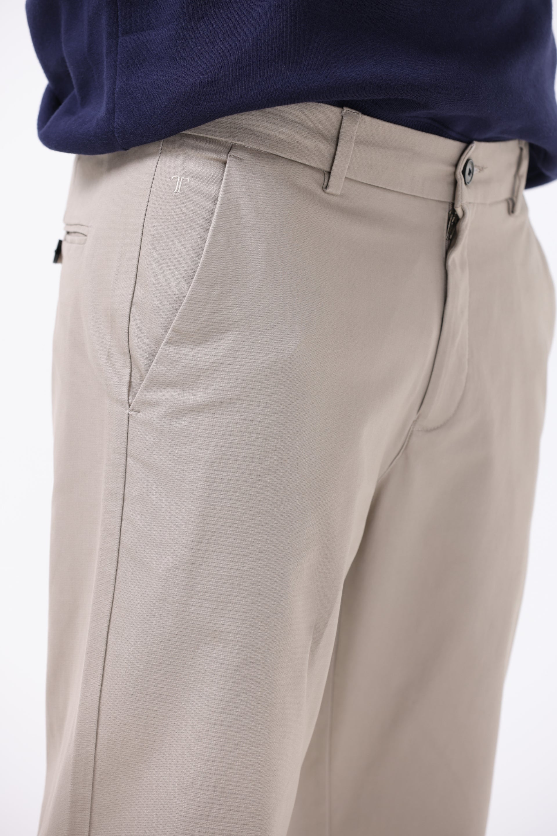 BROKEN SIGNATURE CHINOS IN BEIGE