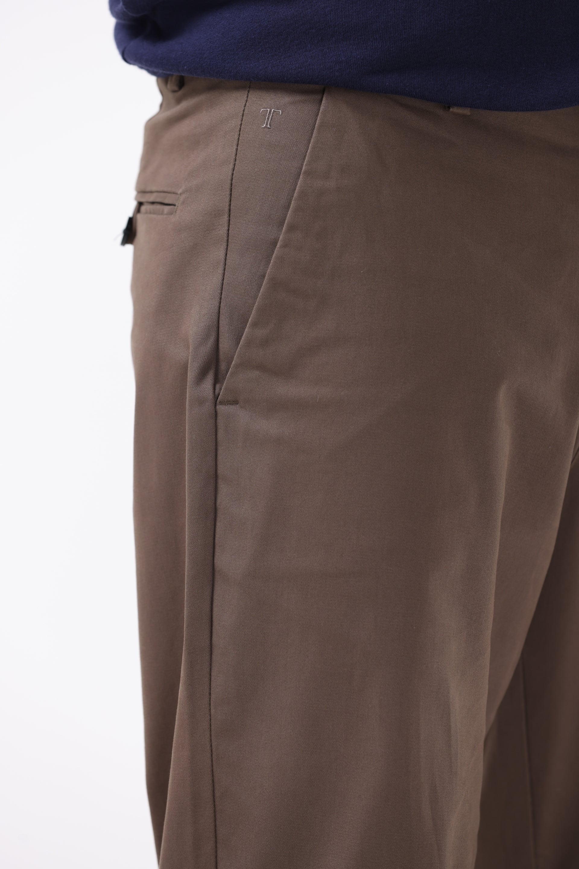 BROKEN SIGNATURE CHINOS IN COFFEE