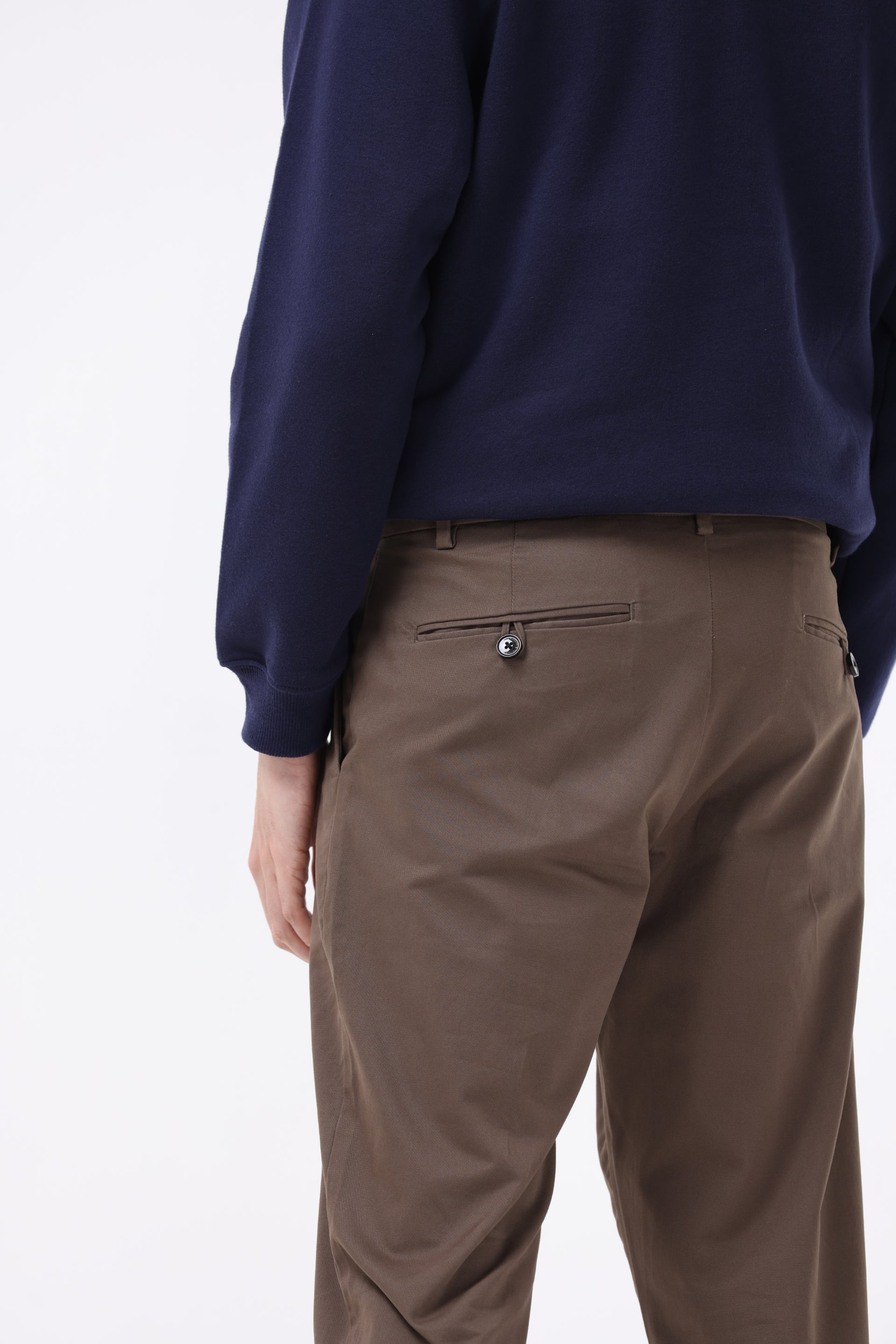 BROKEN SIGNATURE CHINOS IN COFFEE