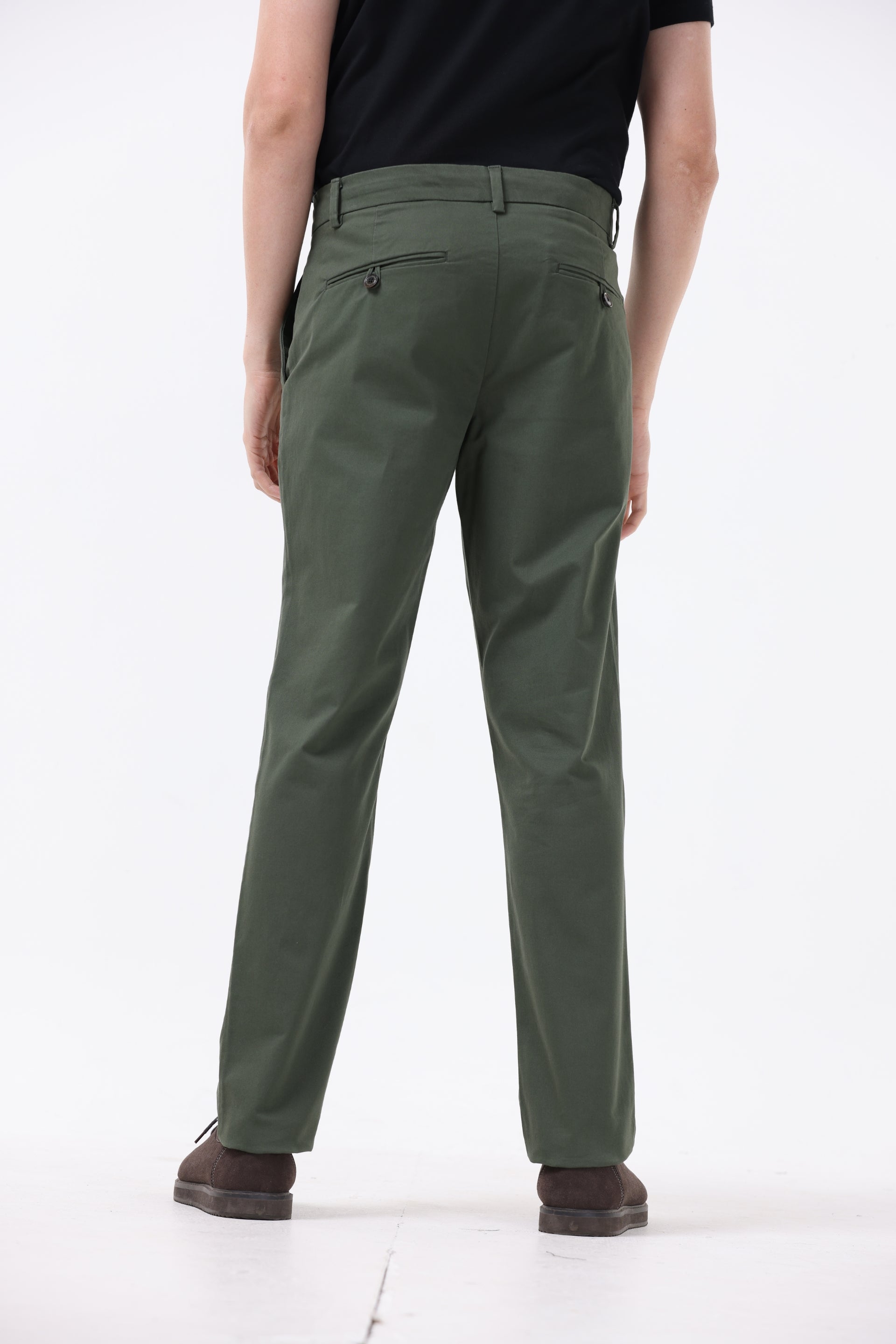 BROKEN SIGNATURE CHINOS IN PINE OLIVE