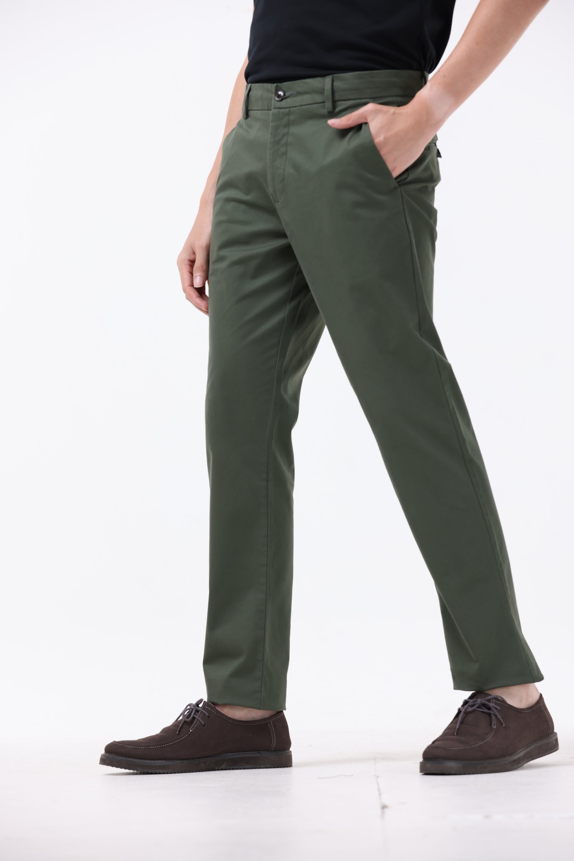 BROKEN SIGNATURE CHINOS IN PINE OLIVE