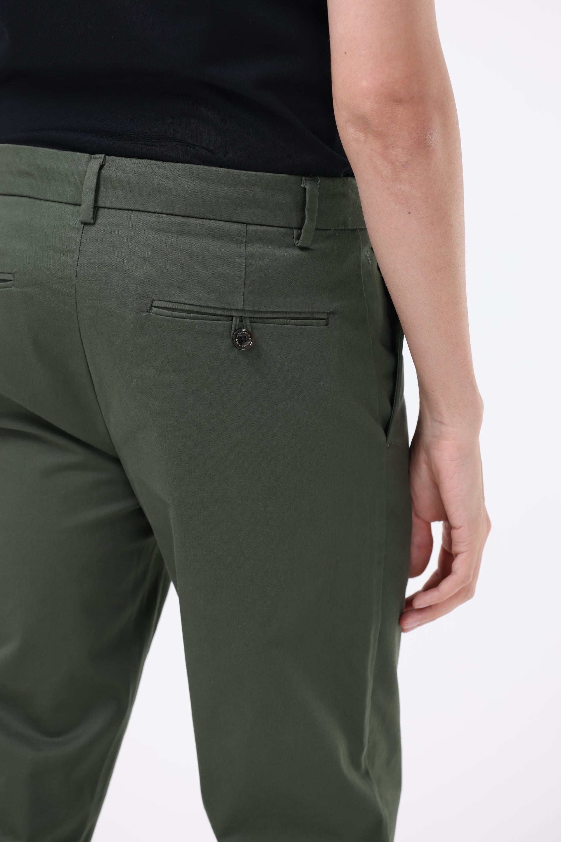 BROKEN SIGNATURE CHINOS IN PINE OLIVE