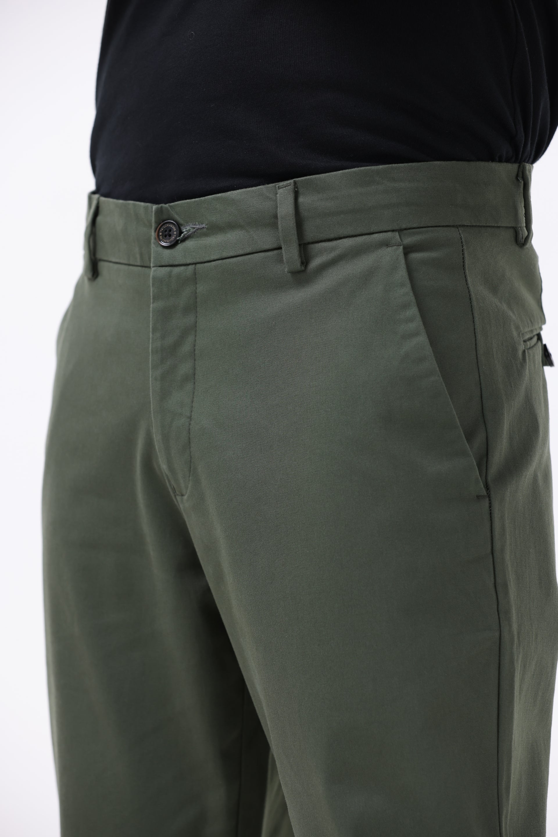 BROKEN SIGNATURE CHINOS IN PINE OLIVE