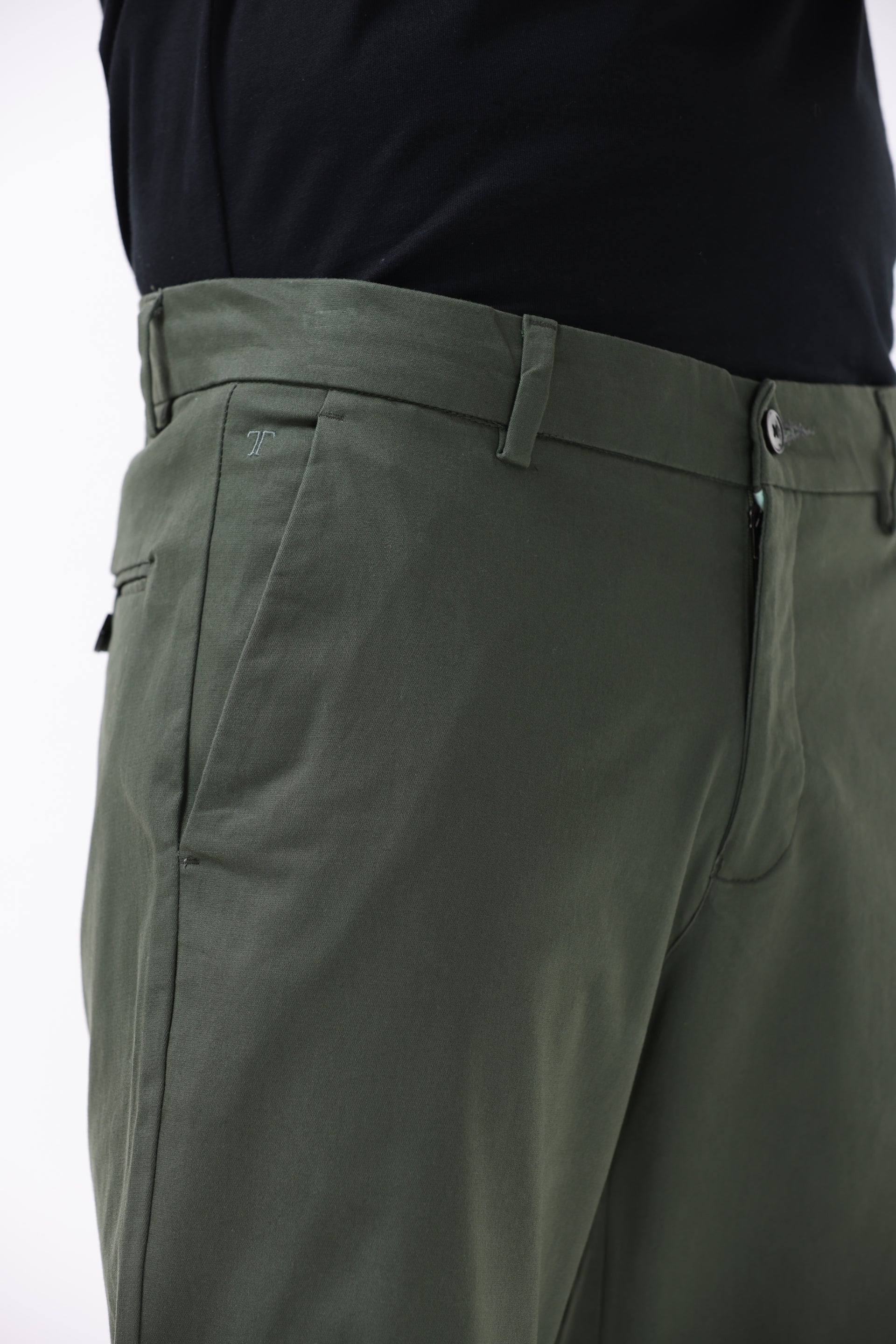 BROKEN SIGNATURE CHINOS IN PINE OLIVE