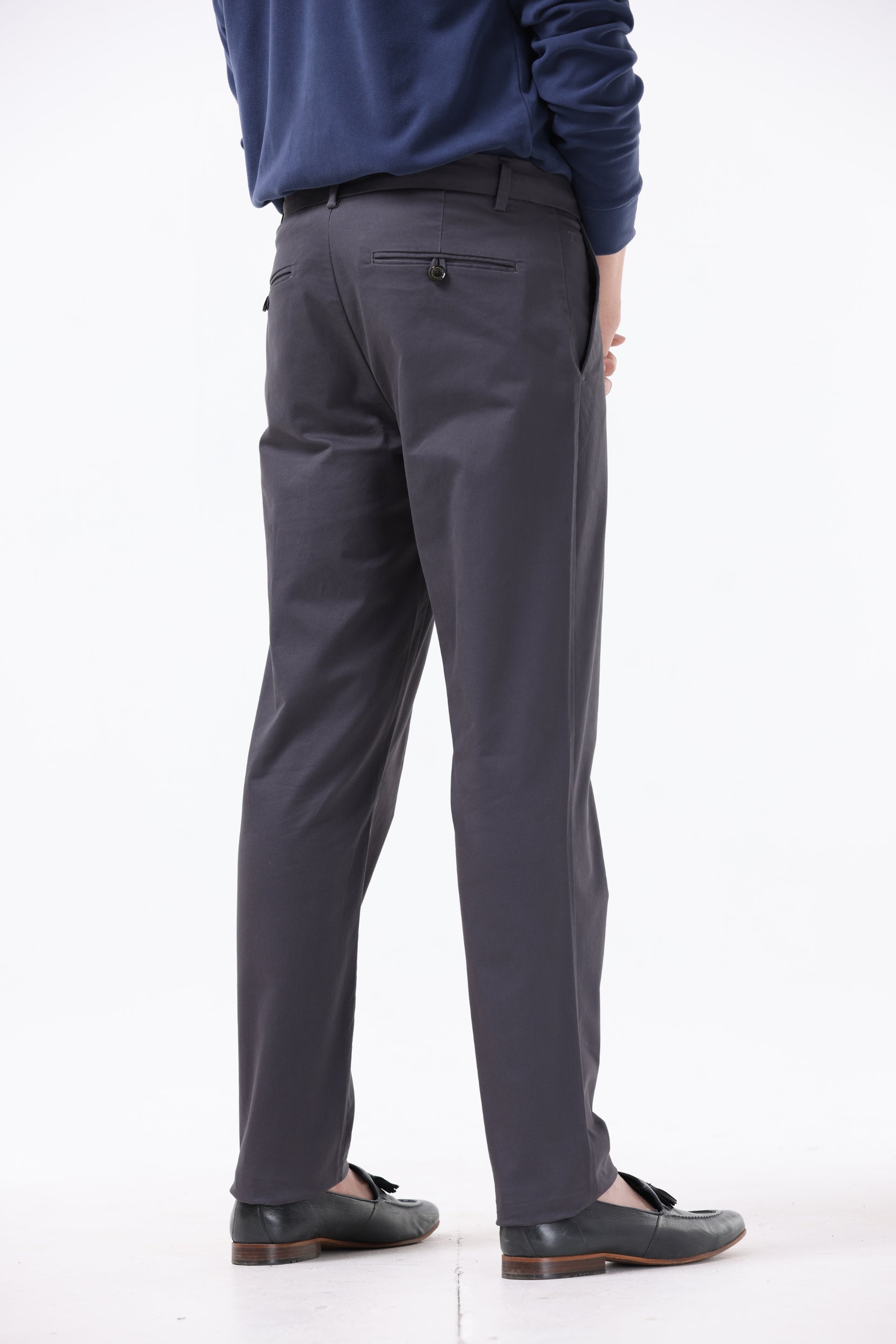 BROKEN SIGNATURE CHINOS IN DARK GREY