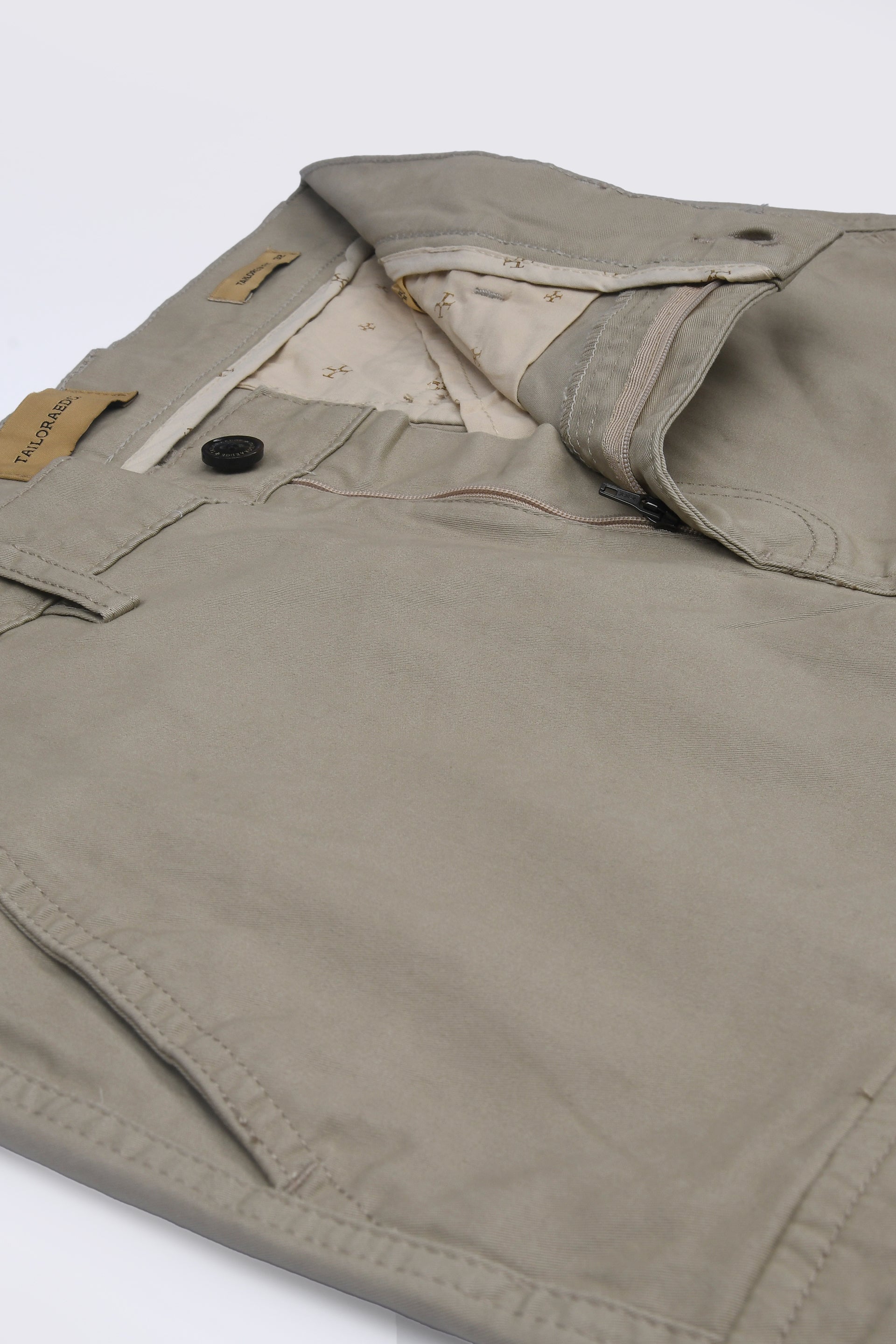 Elevated Twill Tailored Cargo Pant In Beige