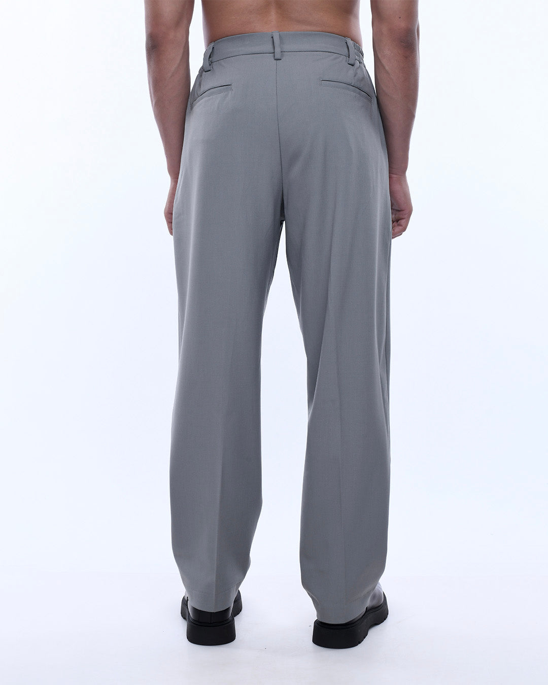 Soft Iron Flexi Relaxed Trouser In Light Grey