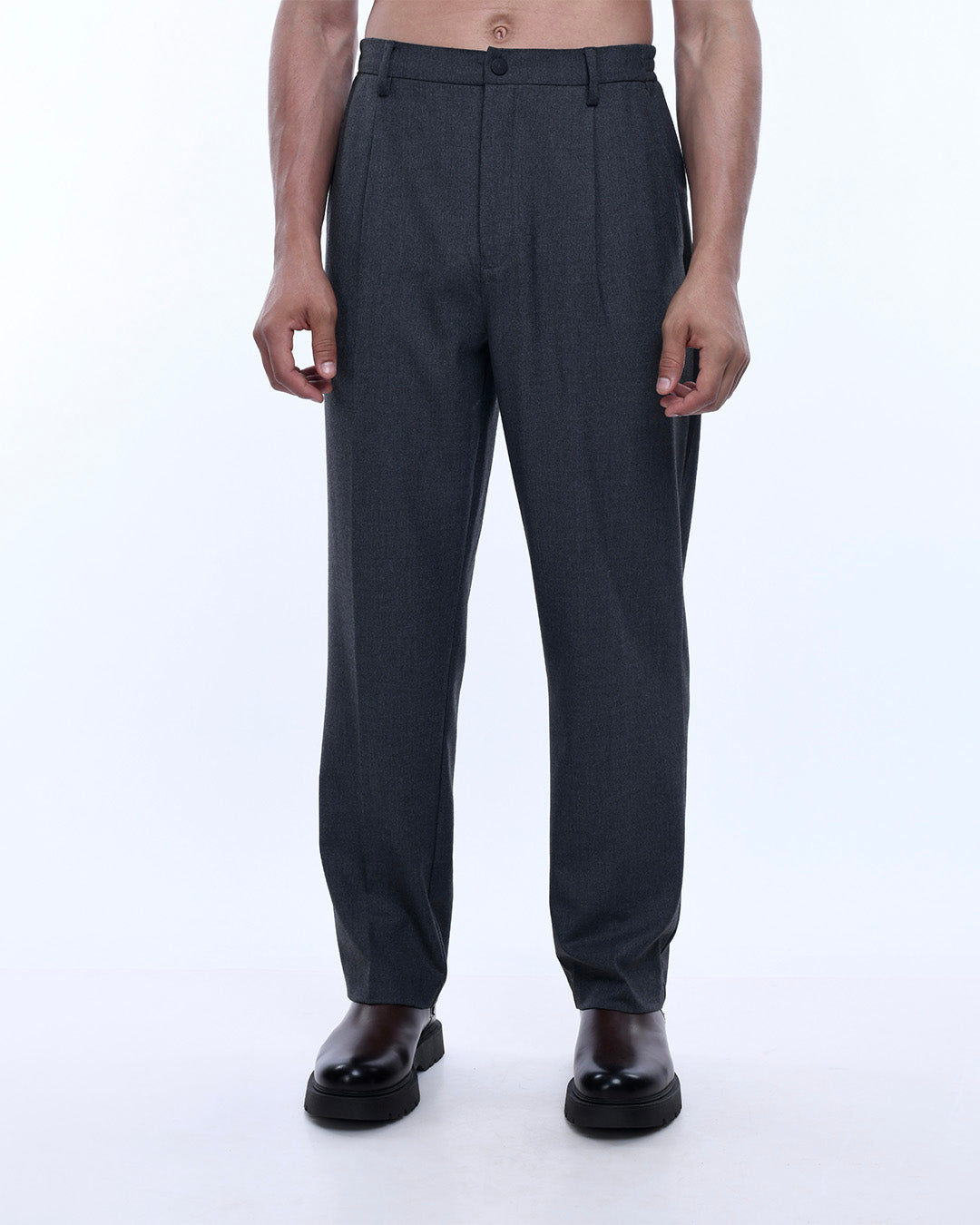 Soft Iron Flexi Relaxed Trouser In Grey