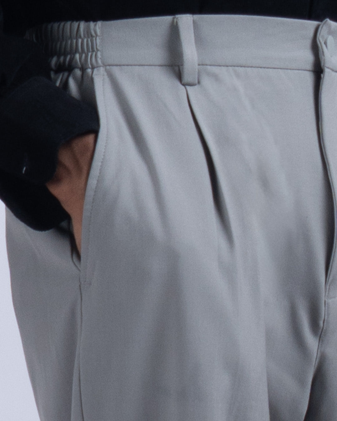 Soft Iron Flexi Relaxed Trouser In Light Grey