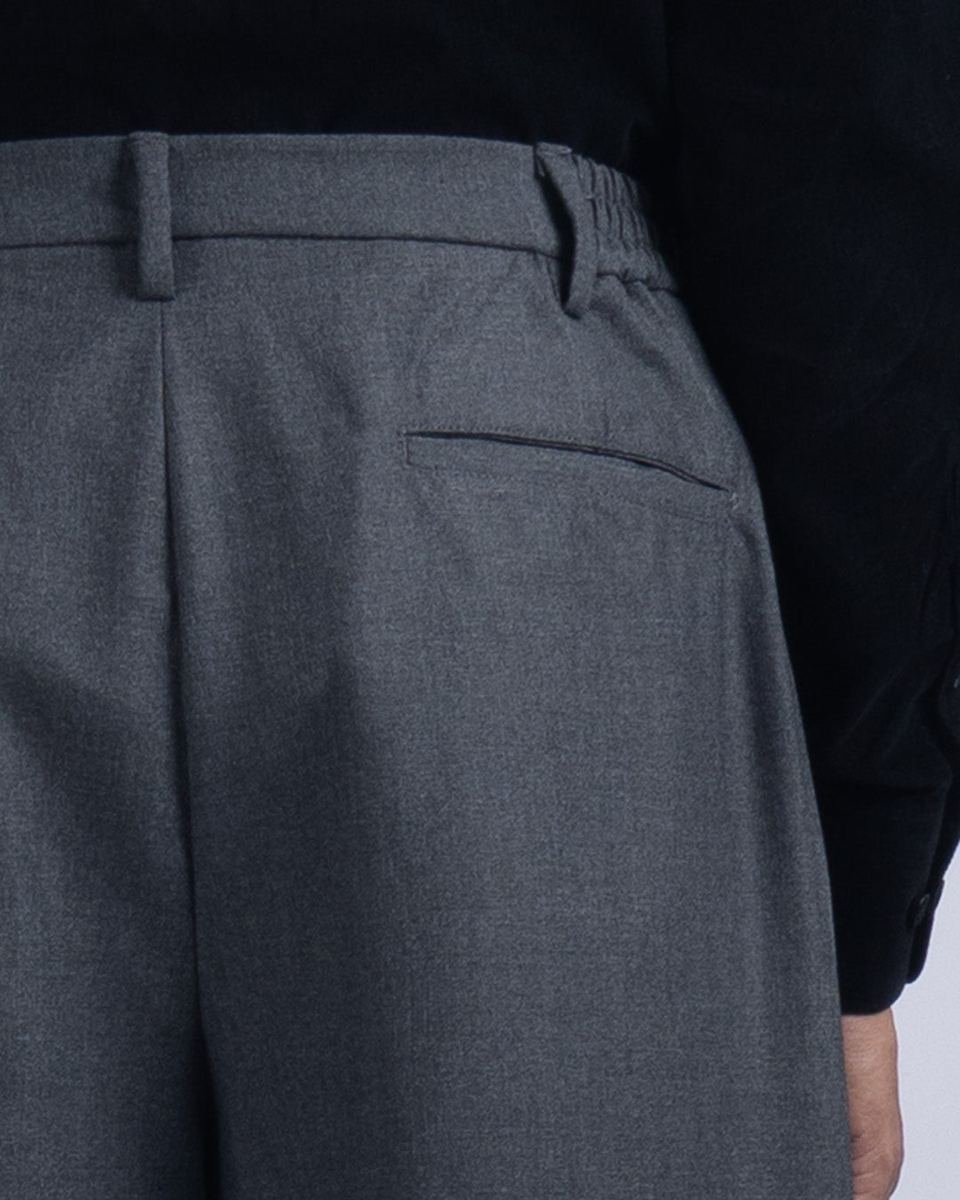 Soft Iron Flexi Relaxed Trouser In Grey