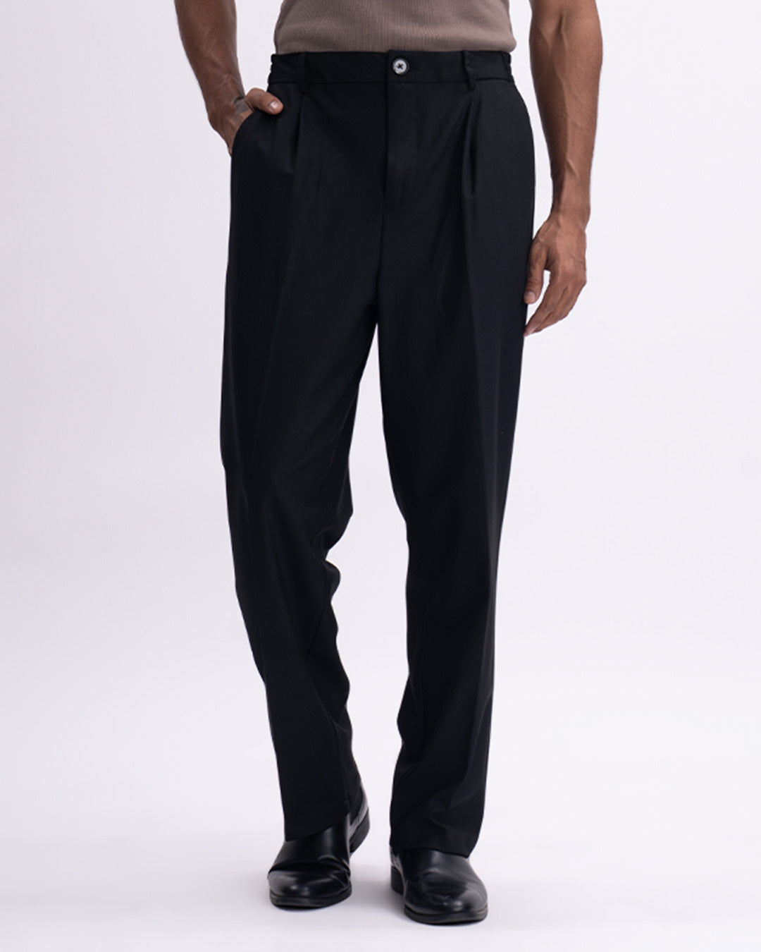 Easy Iron Flexi Relaxed Trouser In Black
