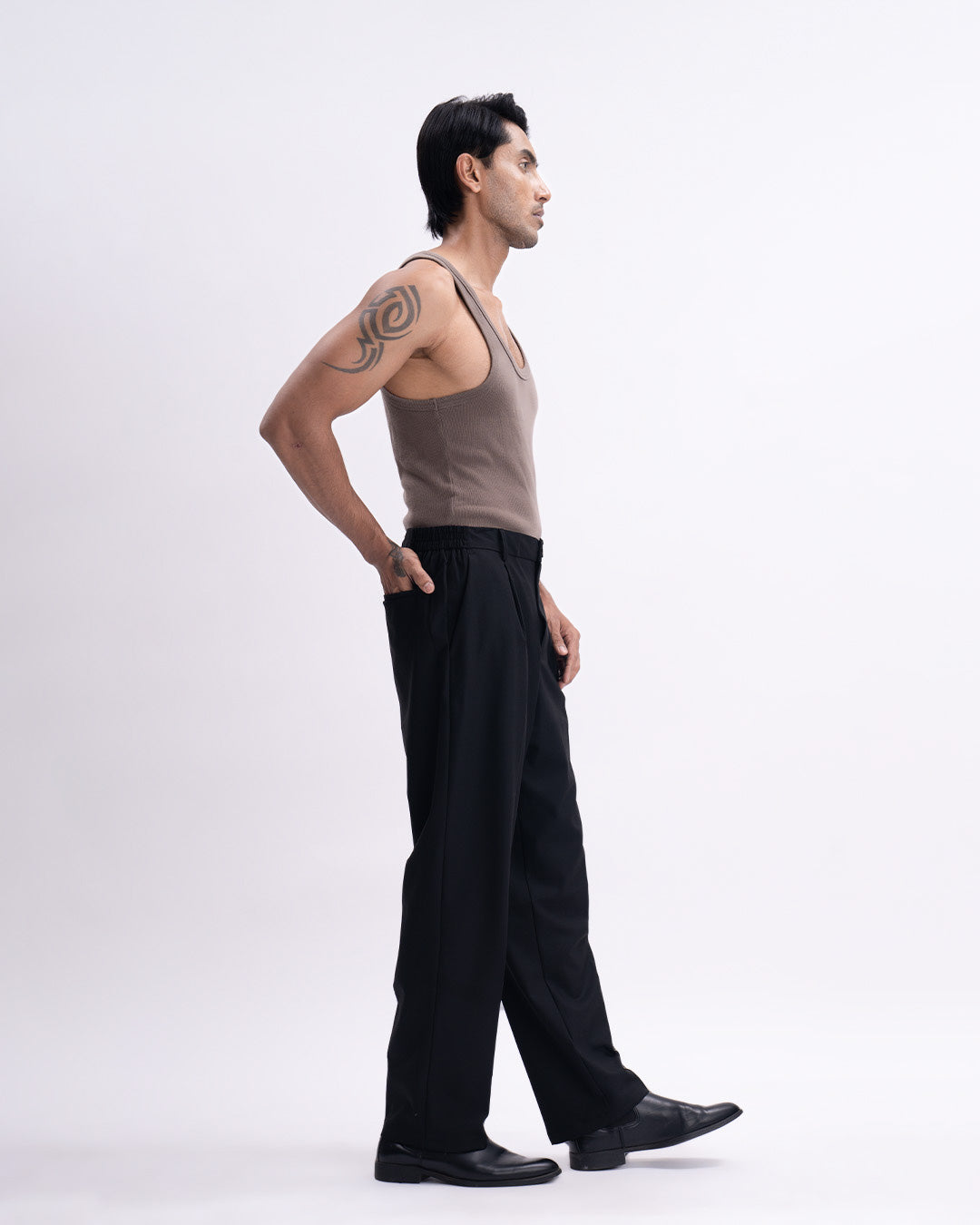 Easy Iron Flexi Relaxed Trouser In Black