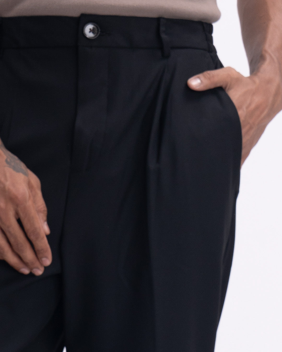 Easy Iron Flexi Relaxed Trouser In Black