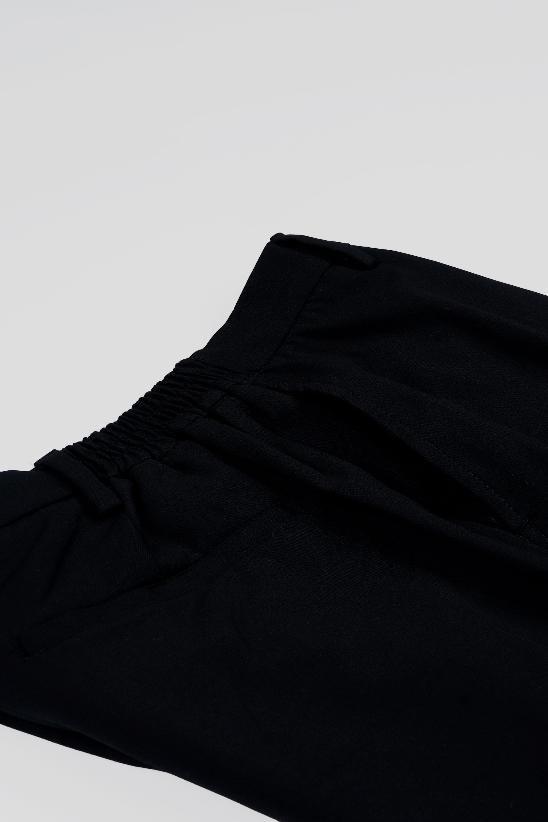 Easy Iron Flexi Relaxed Trouser In Black