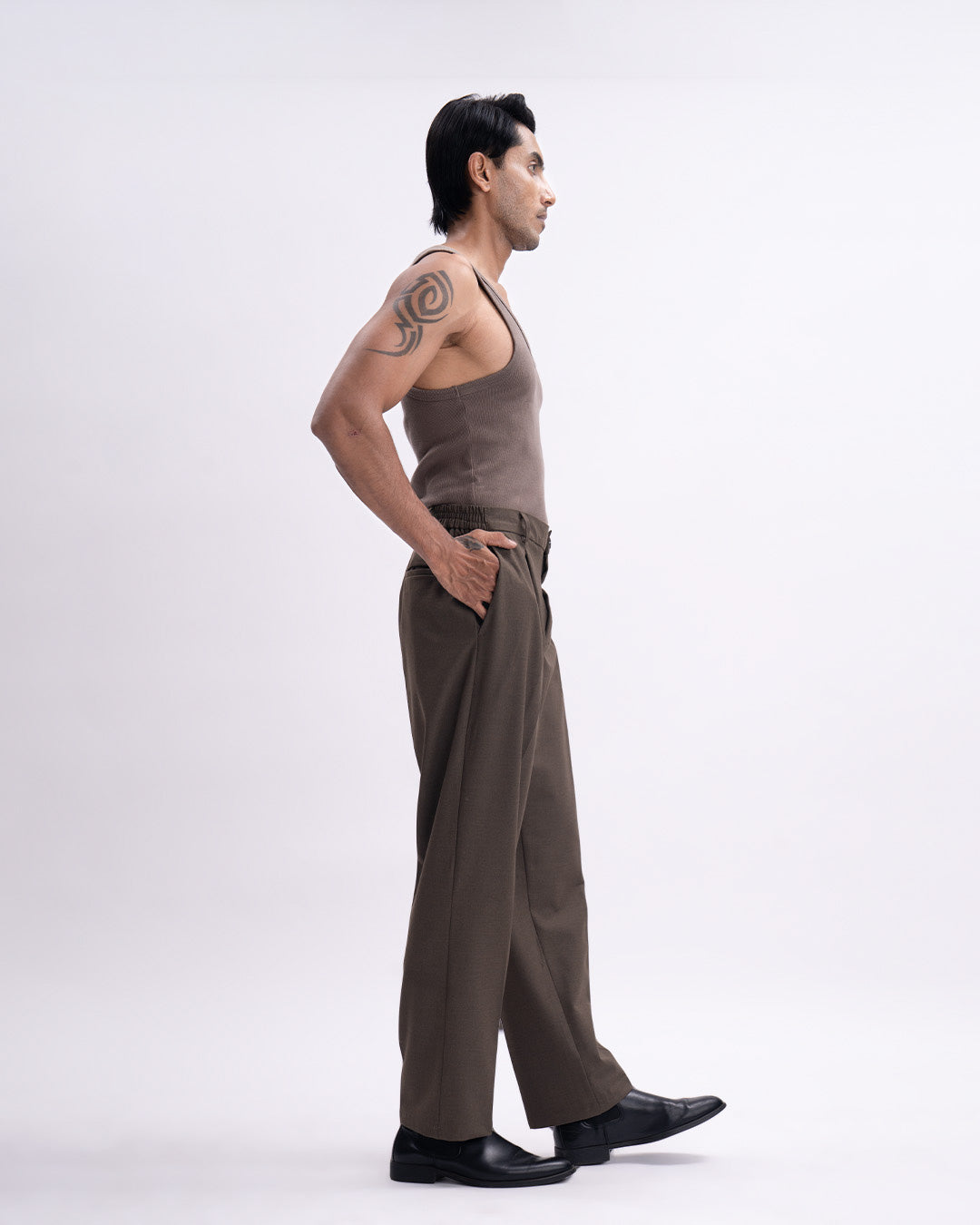 Easy Iron Flexi Relaxed Trouser In Brown