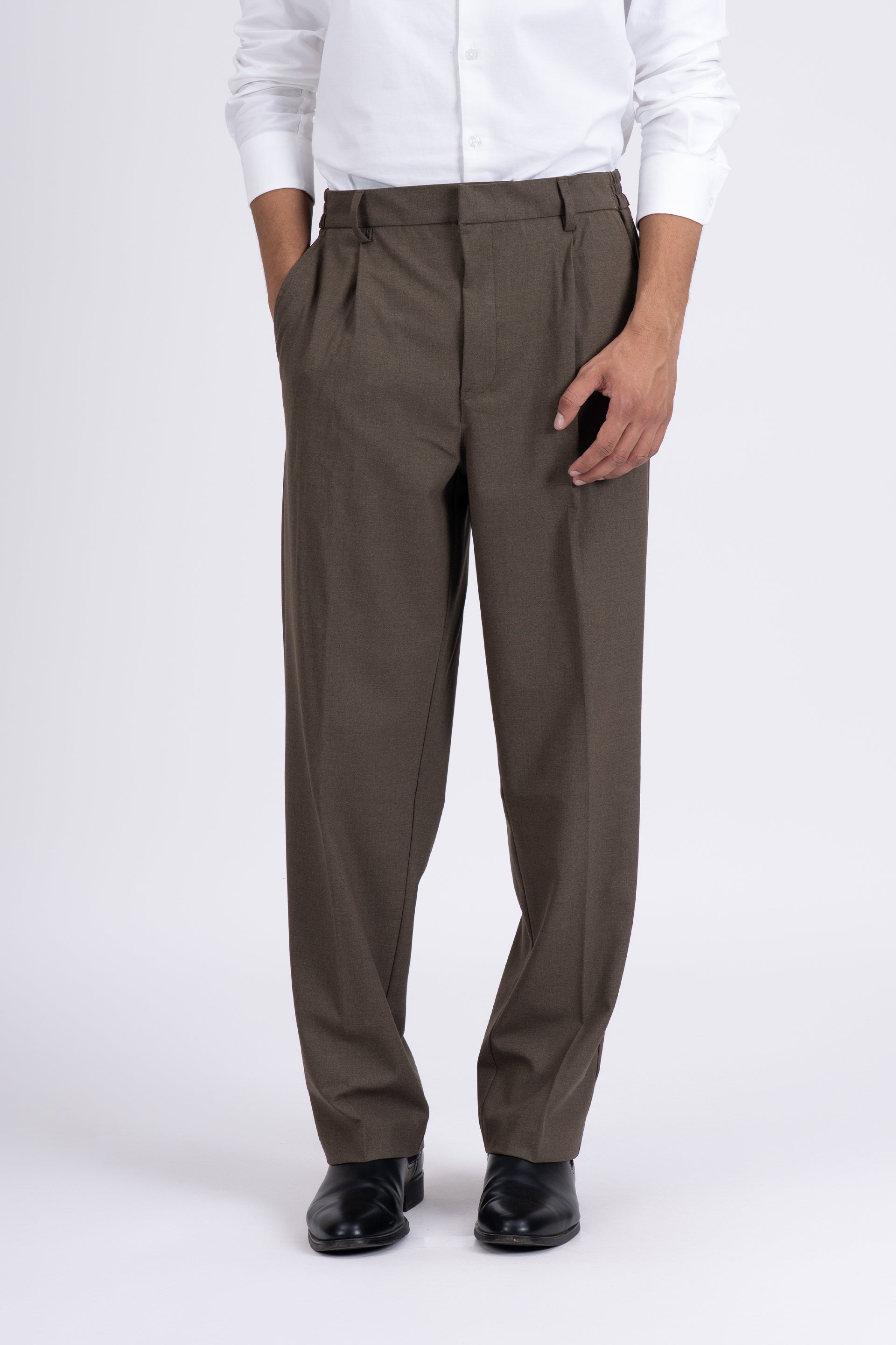 Easy Iron Flexi Relaxed Trouser In Brown