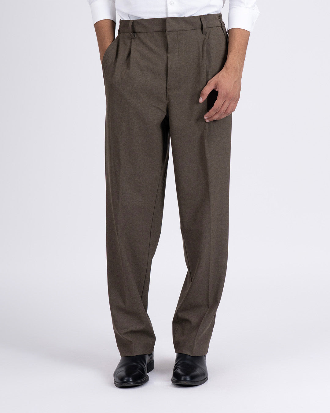 Easy Iron Flexi Relaxed Trouser In Brown