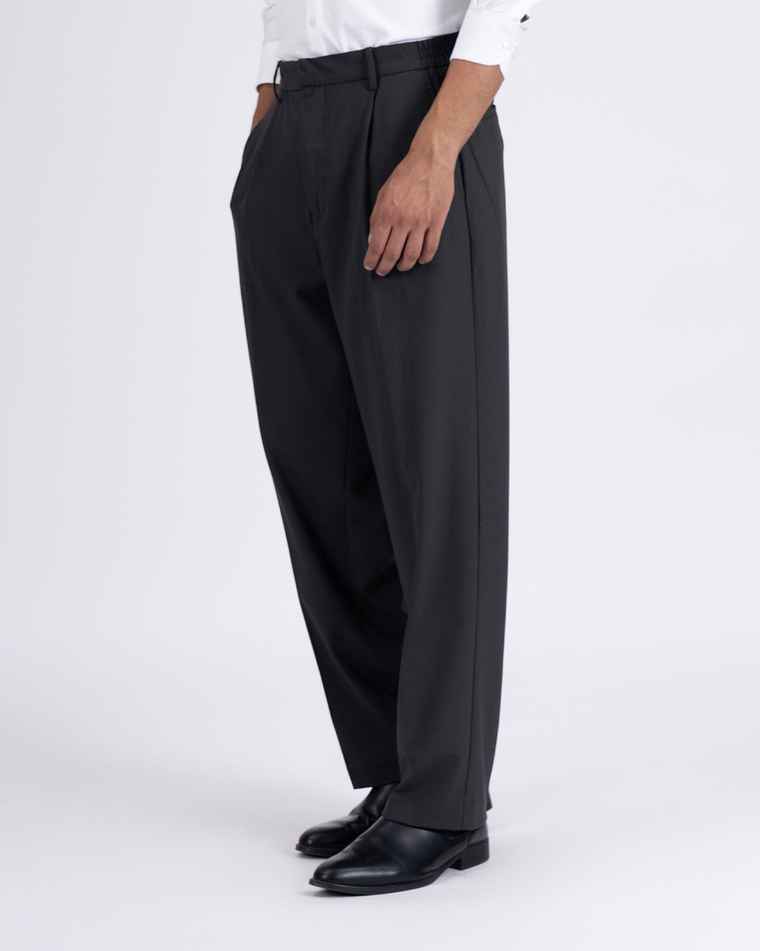 Easy Iron Flexi Relaxed Trouser In Dark Grey