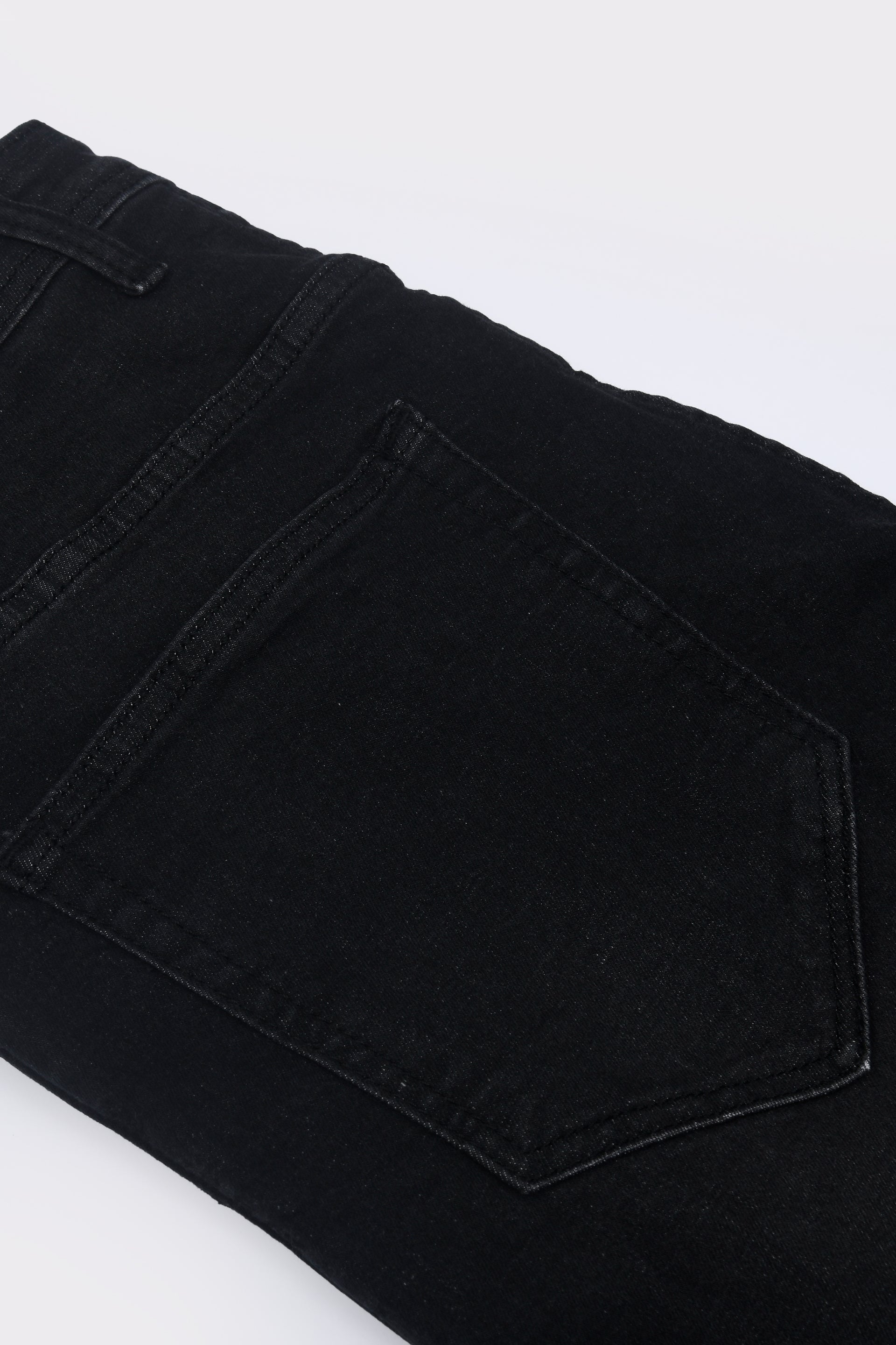 CLASSIC EDGE TAILORED DENIM IN BLACK