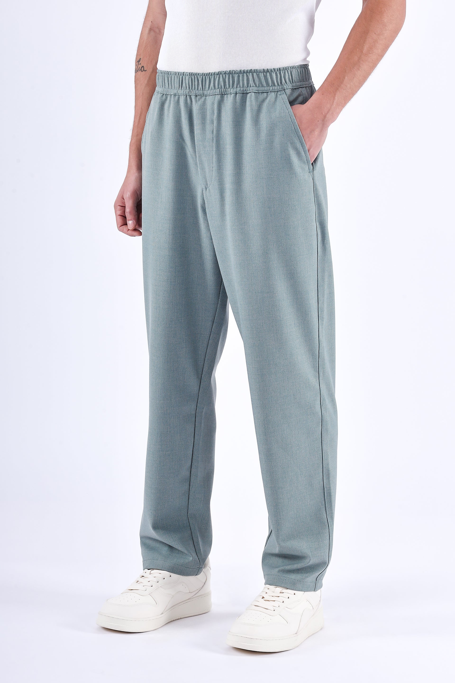 MIRACLE FLOW RELAXED TROUSER IN GREEN