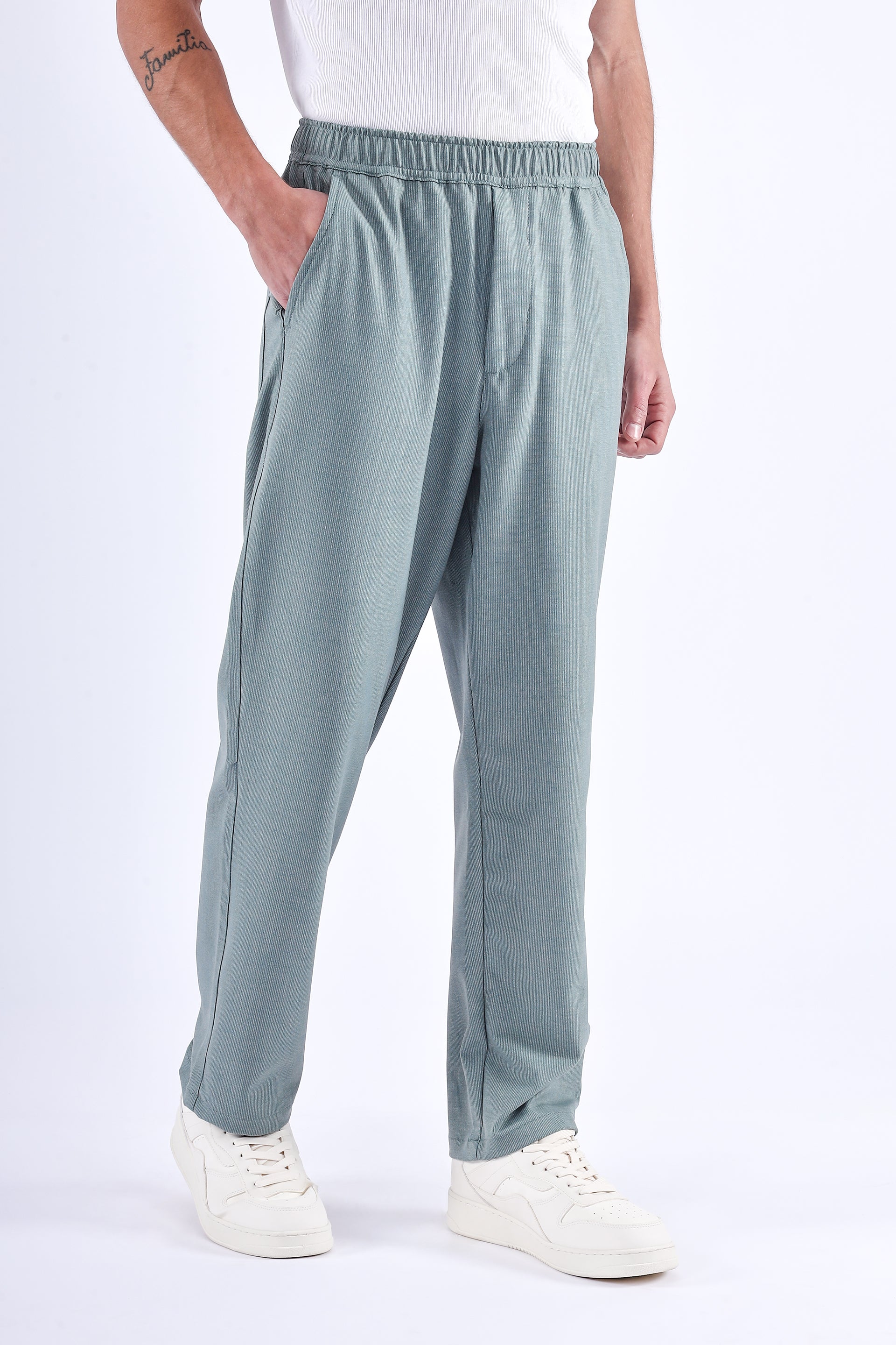 MIRACLE FLOW RELAXED TROUSER IN GREEN