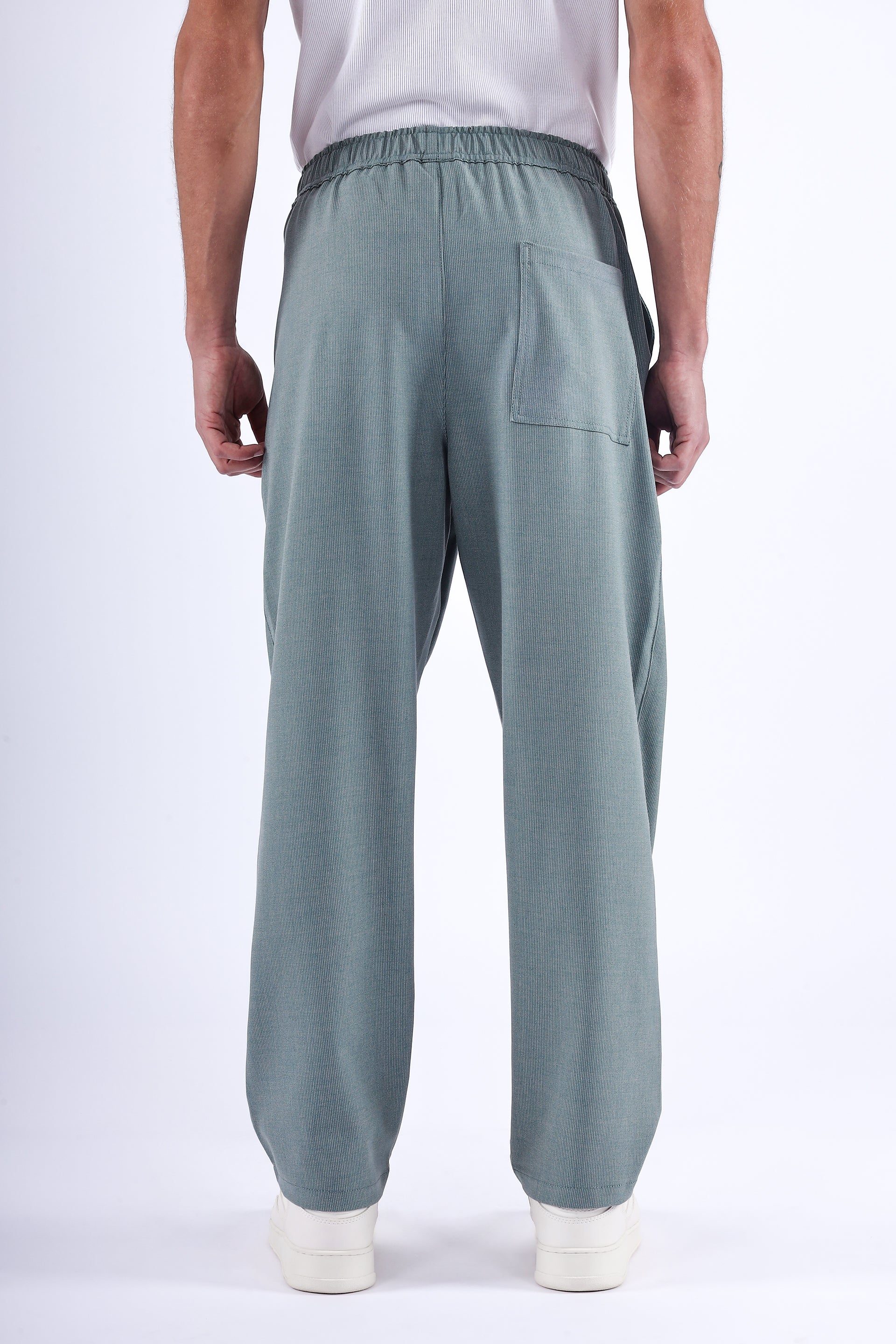 MIRACLE FLOW RELAXED TROUSER IN GREEN