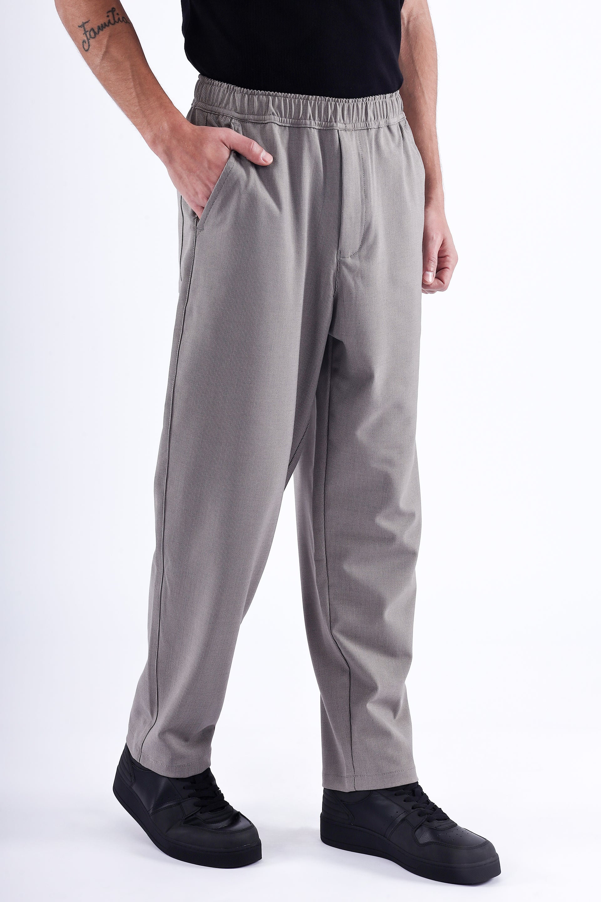 MIRACLE FLOW RELAXED TROUSER IN BEIGE