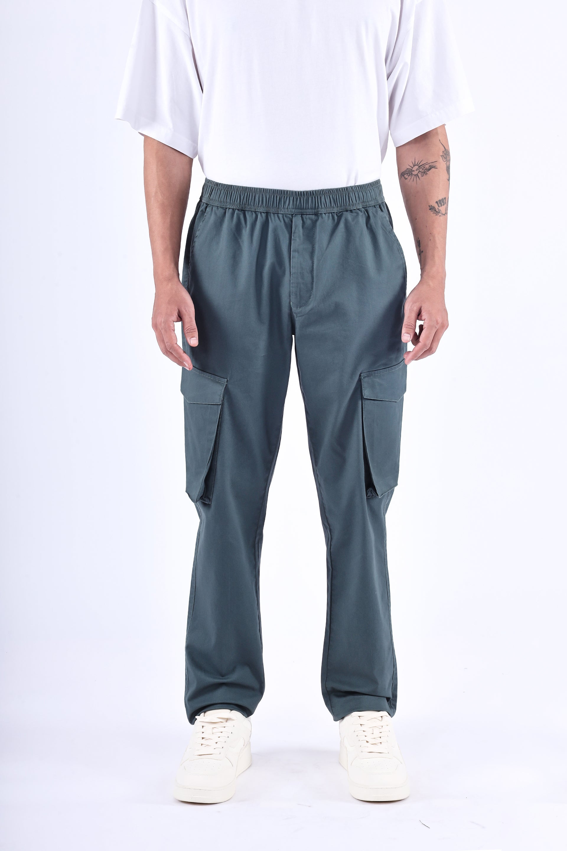 FEATHER LIGHT TAILORED CARGOS IN GREEN