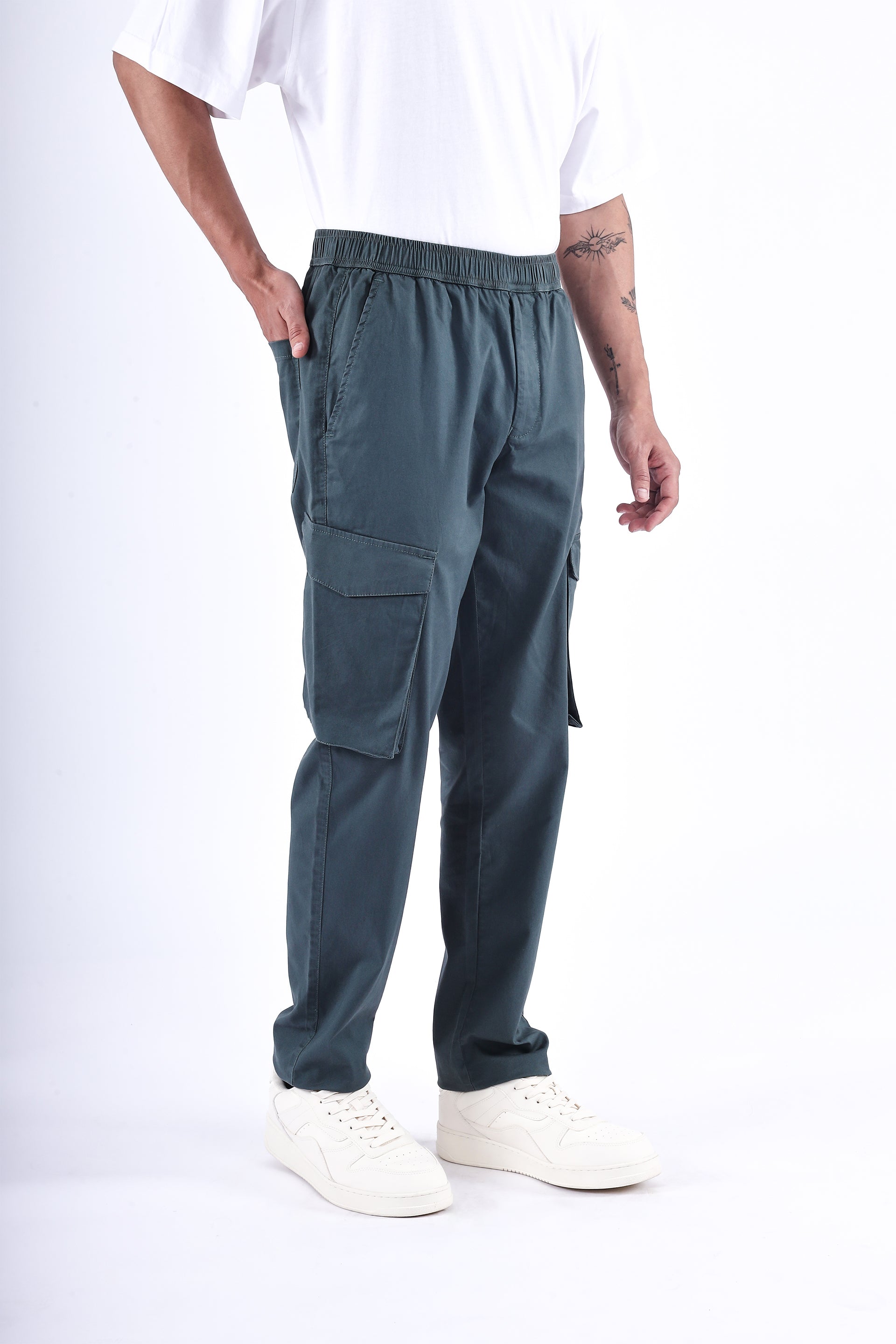 FEATHER LIGHT TAILORED CARGOS IN GREEN