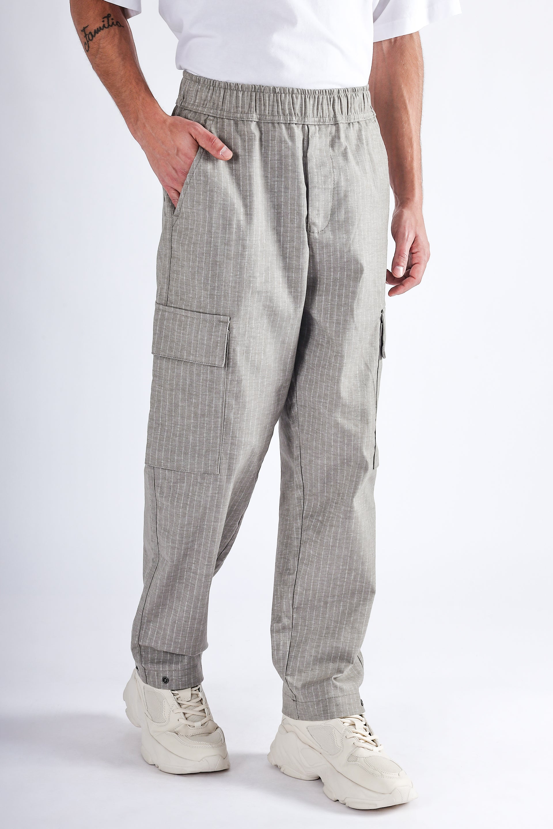 AIR STRIPED RELAXED CARGO PANTS IN GREY