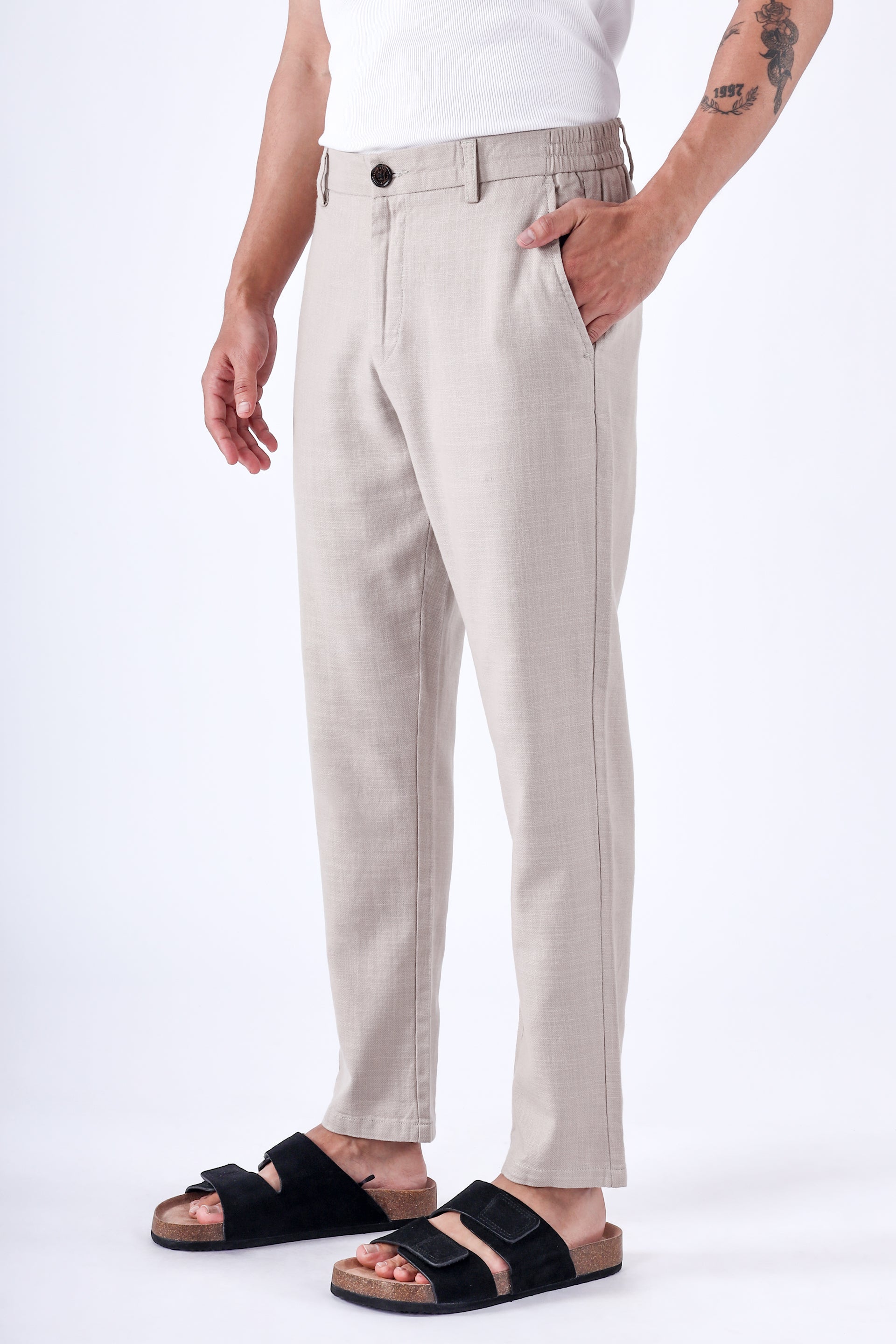 PREMIUM KNITTED TAILORED TROUSER IN LIGHT BEIGE