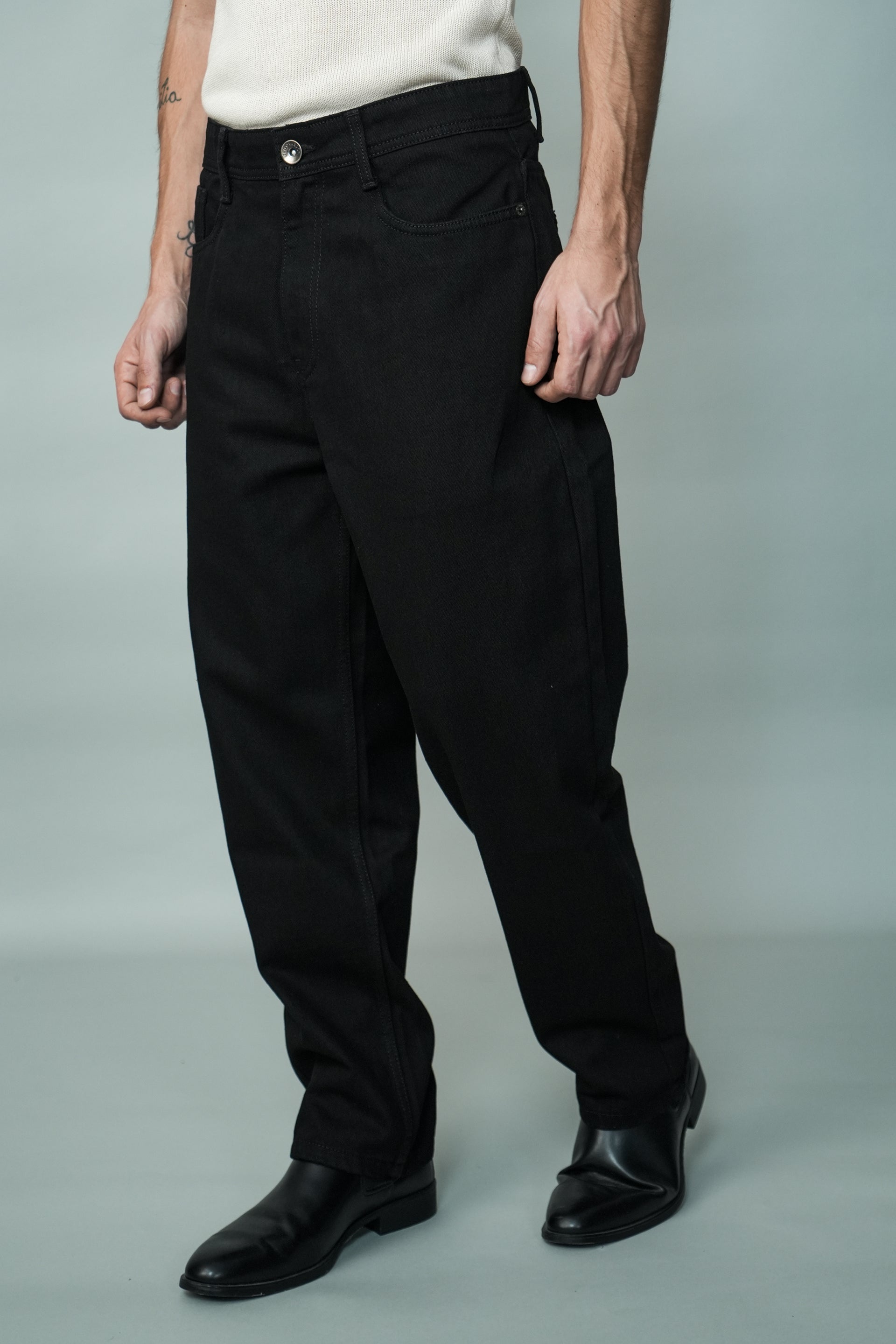 BLACK EDGE RELAXED DENIMS