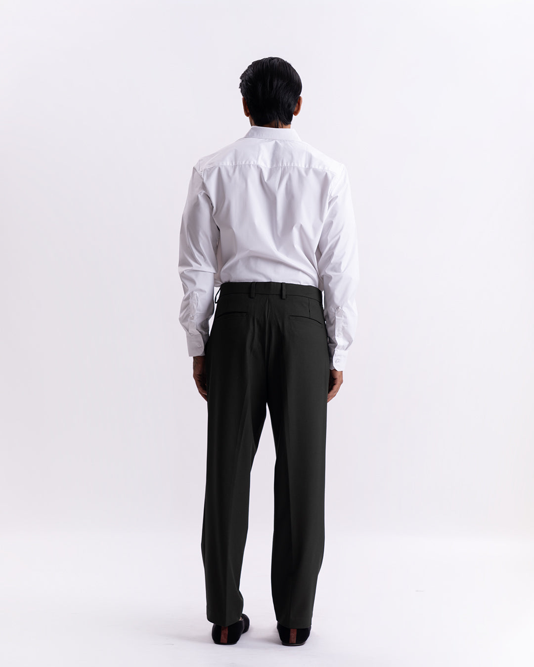 Classic Easy Iron Relaxed Trousers In Olive