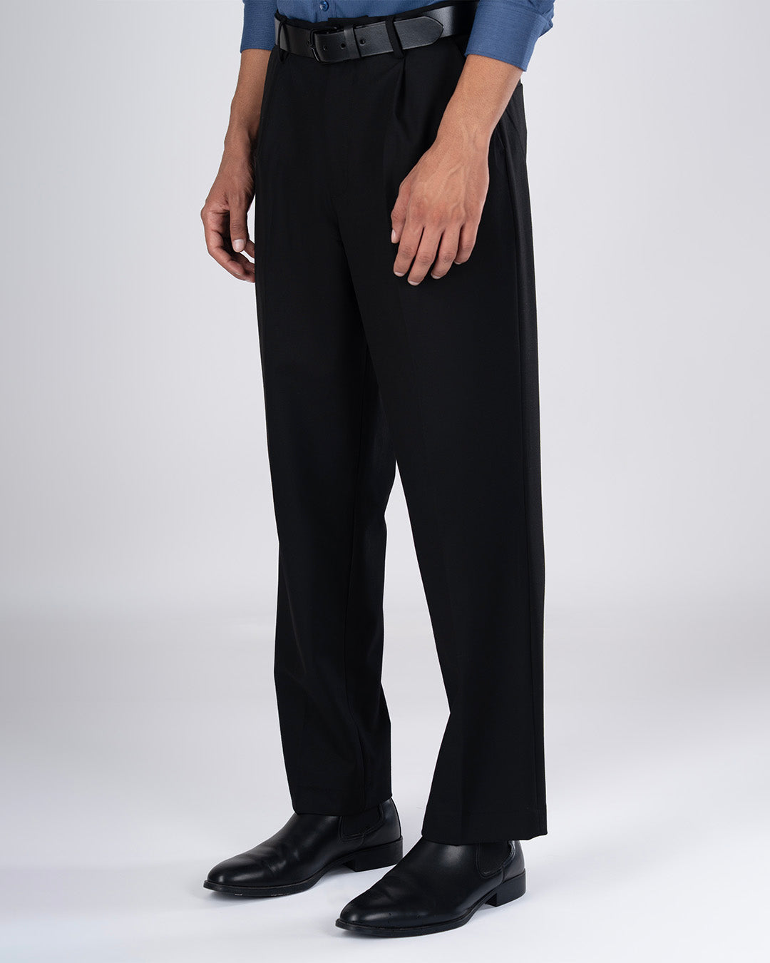 Classic Easy Iron Relaxed Trousers In Black