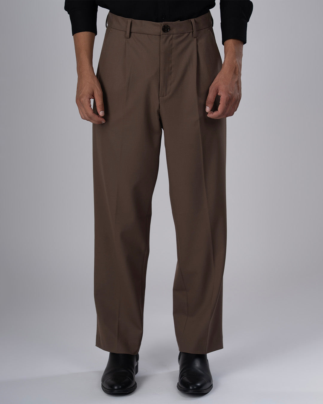 Classic Easy Iron Relaxed Trousers In Cocoa