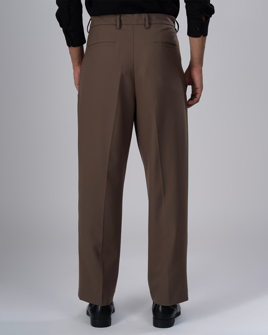 Classic Easy Iron Relaxed Trousers In Cocoa