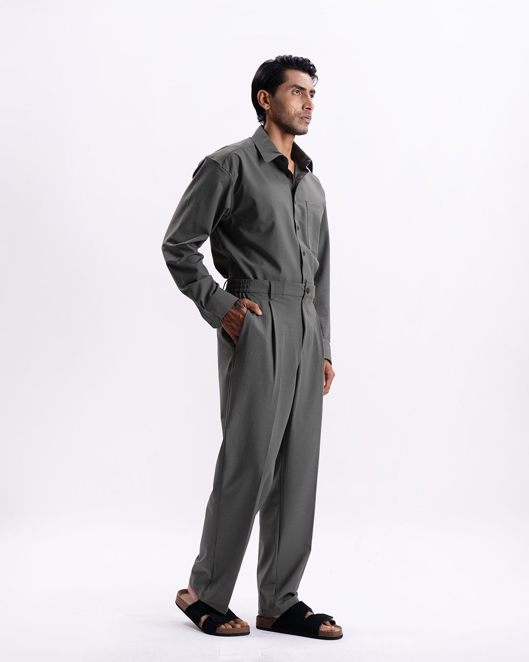 Easy Iron All Season Relaxed Trouser In Olive