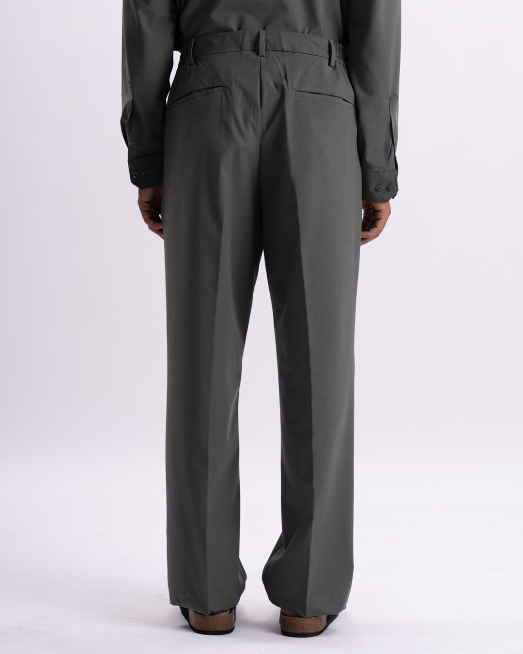Easy Iron All Season Relaxed Trouser In Olive