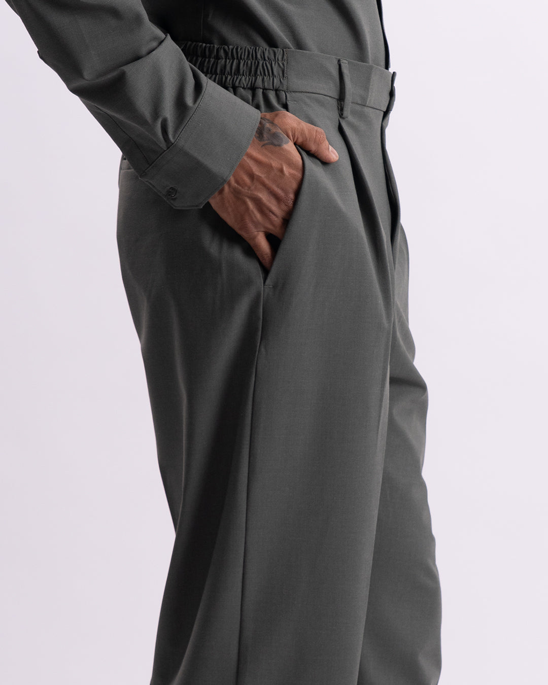Easy Iron All Season Relaxed Trouser In Olive