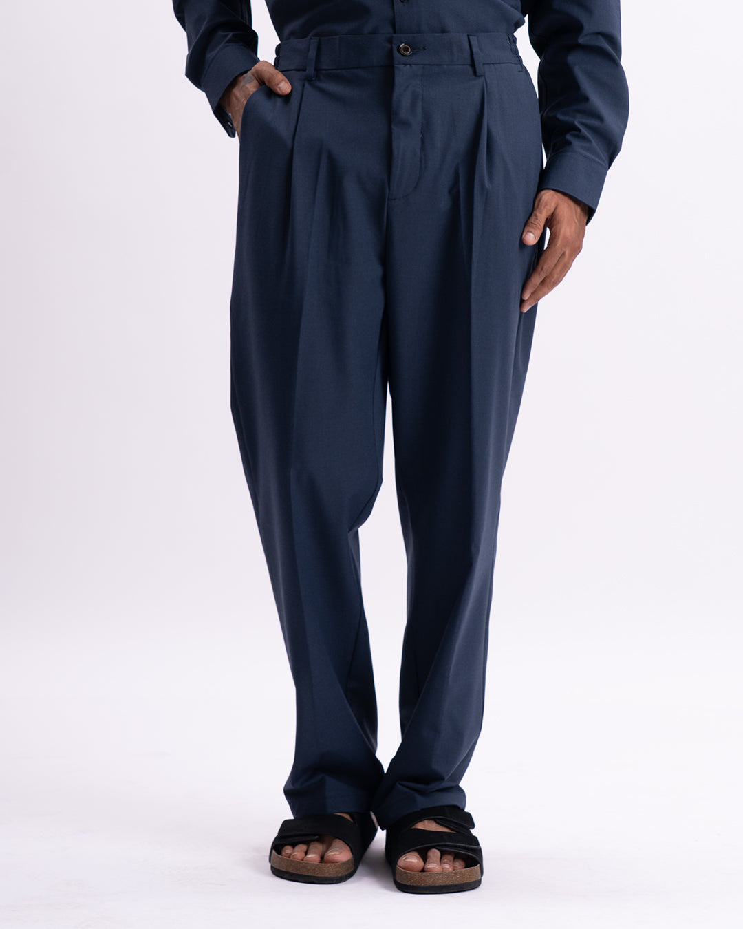 Easy Iron All Season Relaxed Trouser In Navy