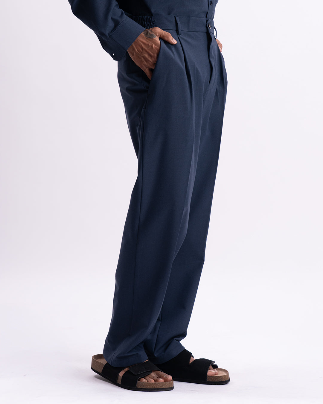 Easy Iron All Season Relaxed Trouser In Navy