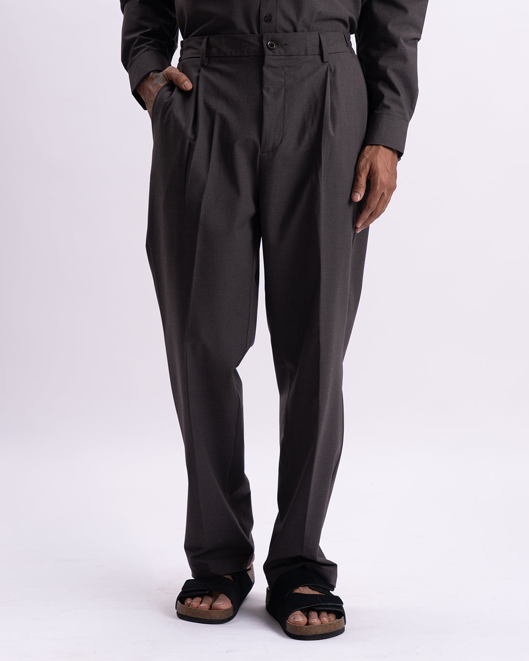 Easy Iron All Season Relaxed Trouser In Brown