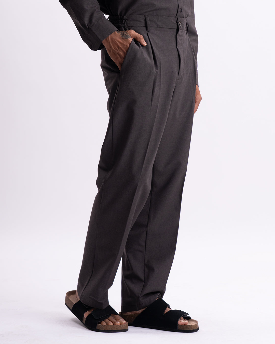 Easy Iron All Season Relaxed Trouser In Brown