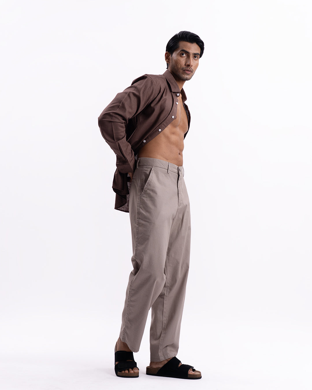 Holiday Featherlite Relaxed Pants In Mud Grey
